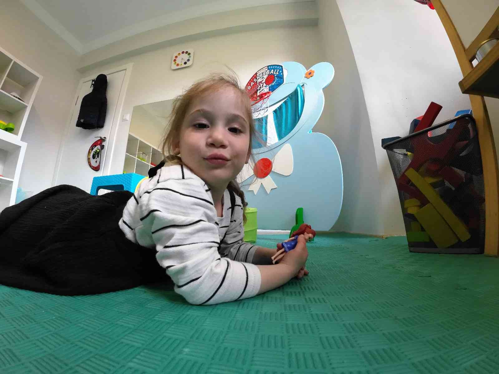 KIZININ SESN YILLAR SONRA LK KEZ DUYDU